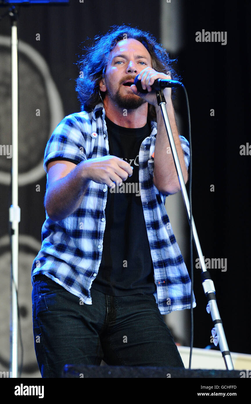 Pearl Jam si esibiscono all'Hard Rock Calling Festival di Hyde Park, Londra. PREMERE ASSOCIAZIONE foto. Data immagine: Venerdì 25 giugno 2010. Il credito fotografico dovrebbe essere: Ian West/PA Wire Foto Stock