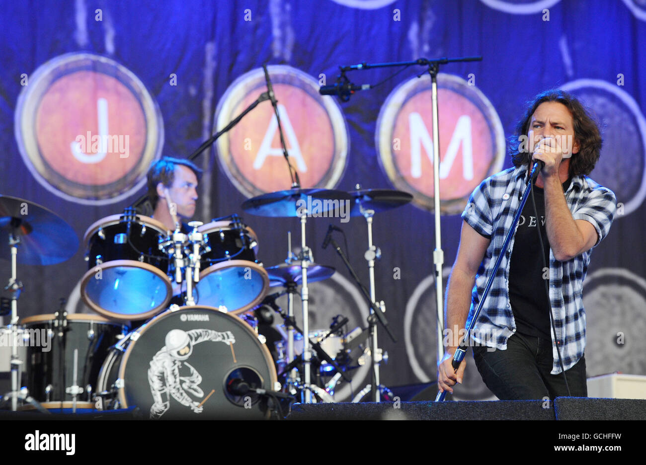 Pearl Jam si esibiscono all'Hard Rock Calling Festival di Hyde Park, Londra. PREMERE ASSOCIAZIONE foto. Data immagine: Venerdì 25 giugno 2010. Il credito fotografico dovrebbe essere: Ian West/PA Wire Foto Stock