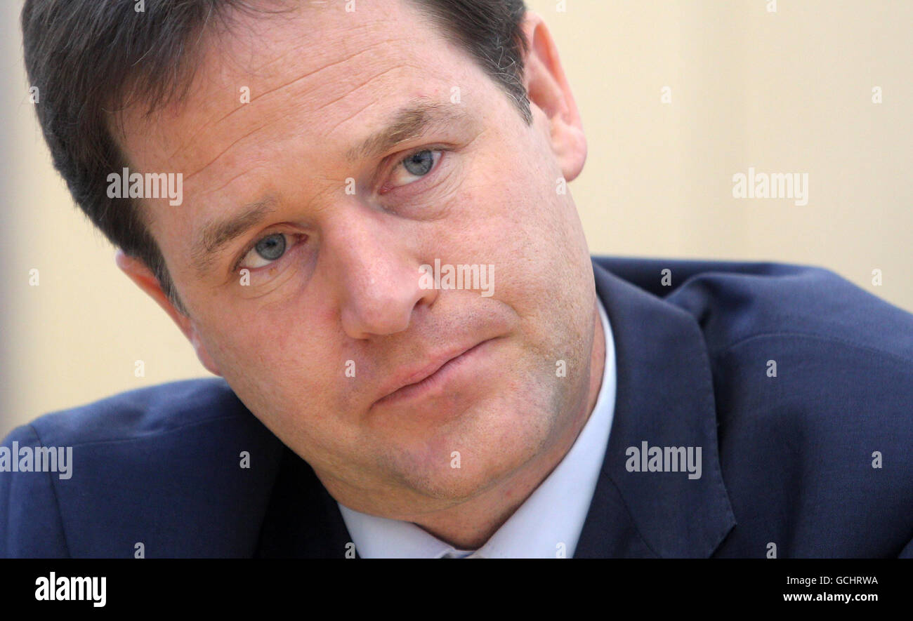 Clegg lancia l'infanzia task force Foto Stock