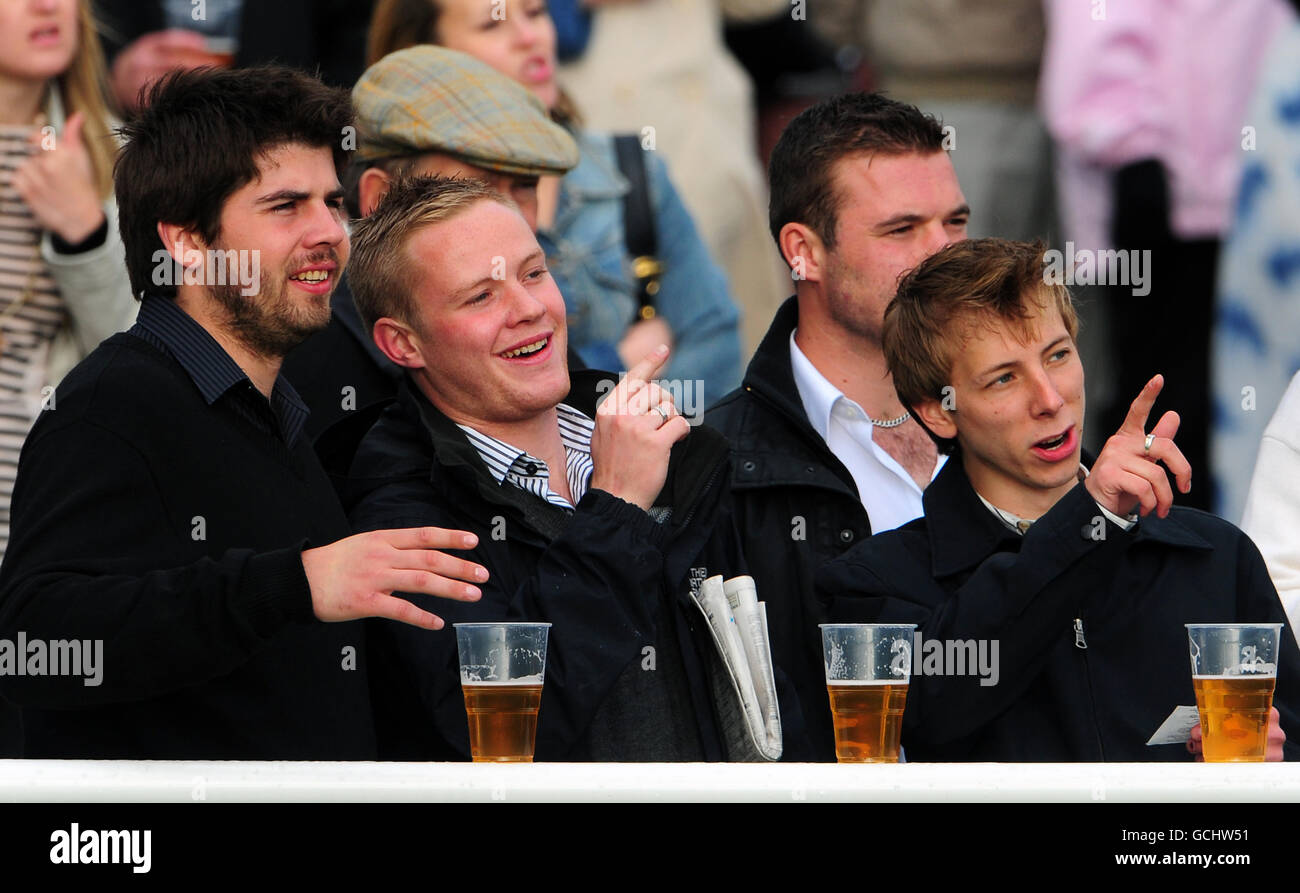 Horse Racing - Lingfield Racing e musica notte - Lingfield Park Racecourse Foto Stock