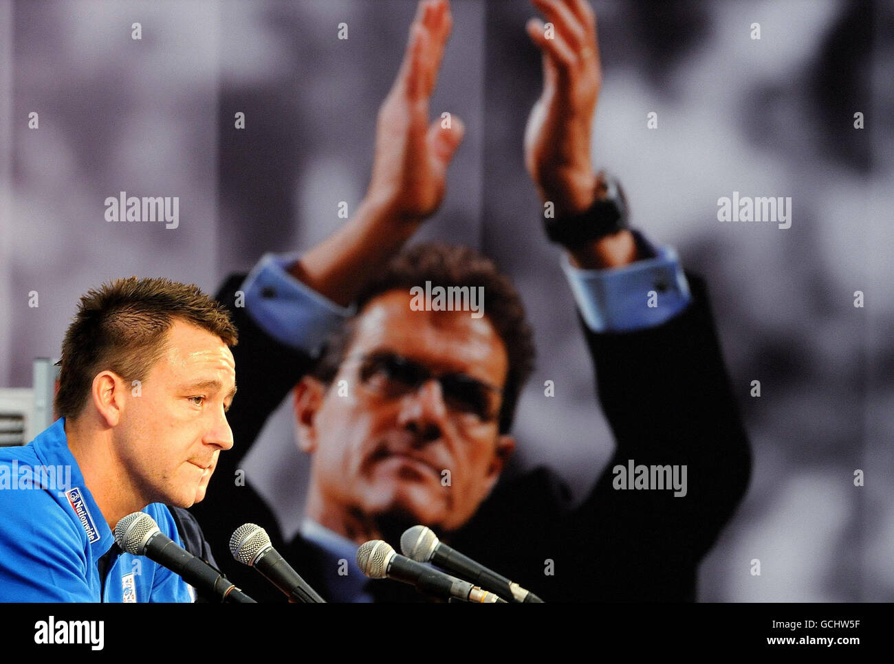 Calcio - Coppa del mondo FIFA Sud Africa 2010 - Gruppo C - Inghilterra / Slovenia - Inghilterra Conferenza stampa - giorno uno - Royal Bafoken.... John Terry in Inghilterra durante una conferenza stampa al Royal Bafokeng Sports Complex di Rustenburg, Sudafrica. Foto Stock