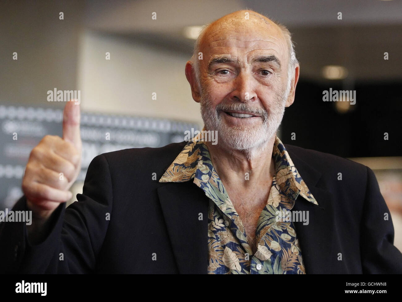 Sir Sean Connery in vista di una proiezione del suo vecchio film classico del 1975 "The Man Who Who Well Be King", parte dell'Edinburgh International Film Festival, che si esibiva al Theatre di Edimburgo. Foto Stock