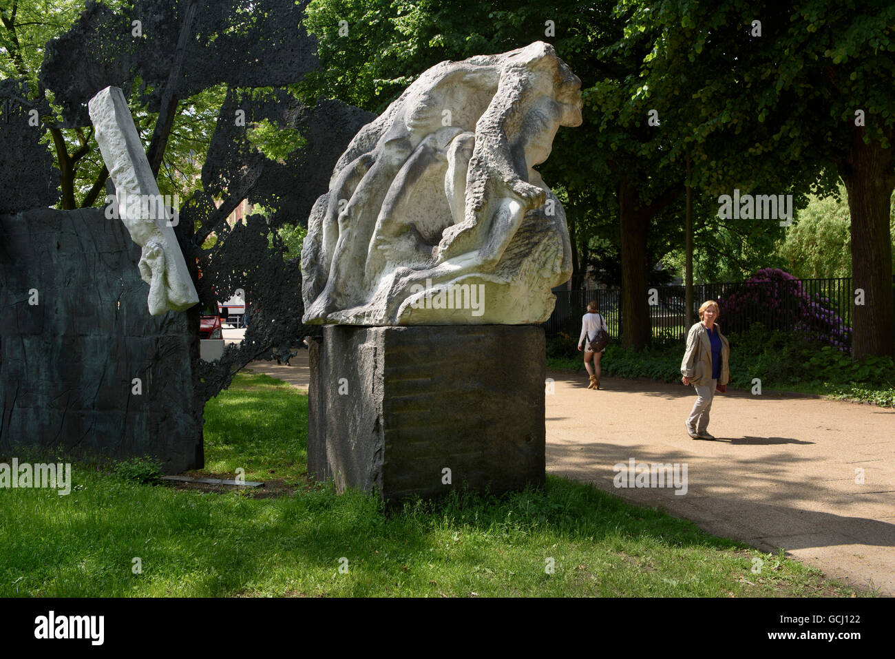 Monumento commemorativo contro la guerra da alfred Hrdlicka 1983 e 1986, Dammtordamm, Amburgo, Germania Foto Stock