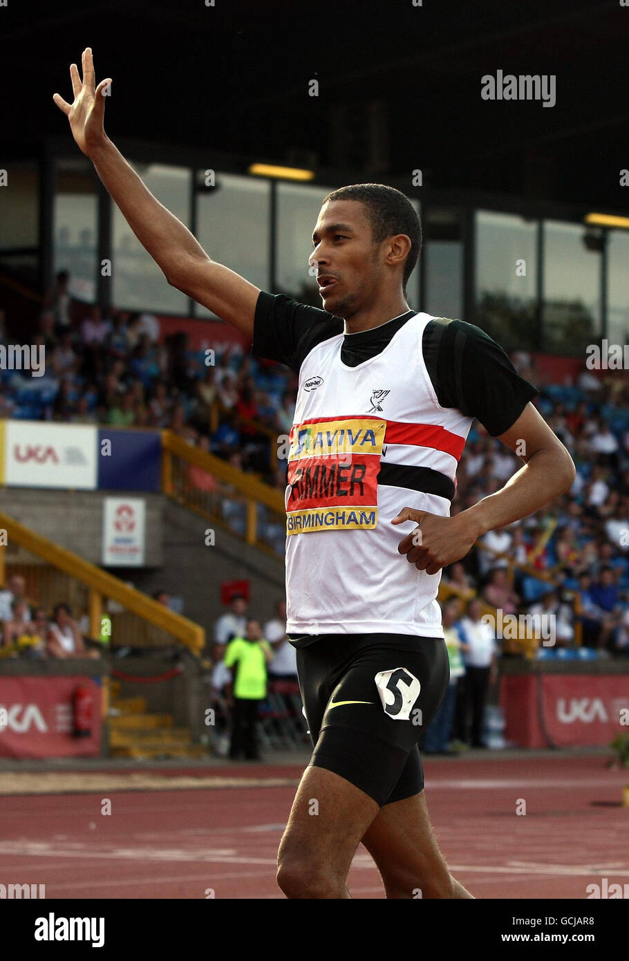 Michael Rimmer celebra la sua vittoria nella finale di 800m durante le prove europee Aviva e i Campionati del Regno Unito all'Alexander Stadium di Birmingham. Foto Stock