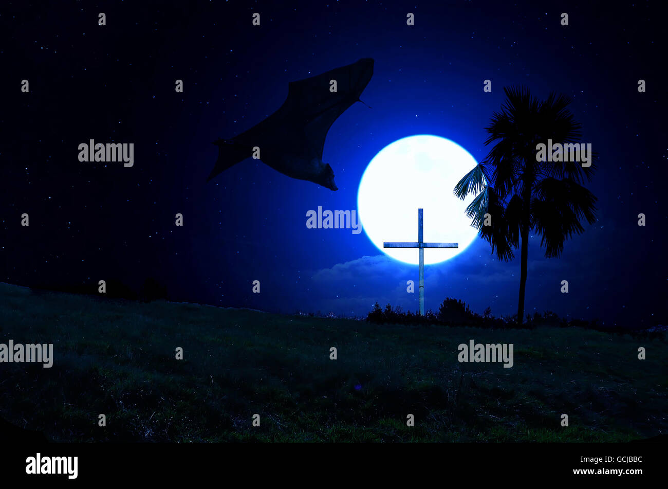Blu sullo sfondo di Halloween con croce Foto Stock