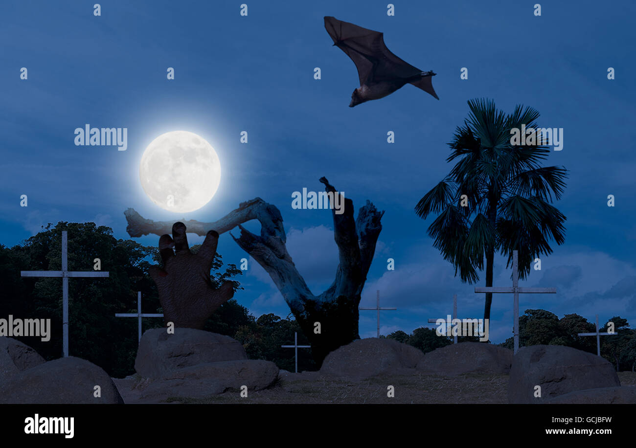Blu sullo sfondo di Halloween con croce Foto Stock