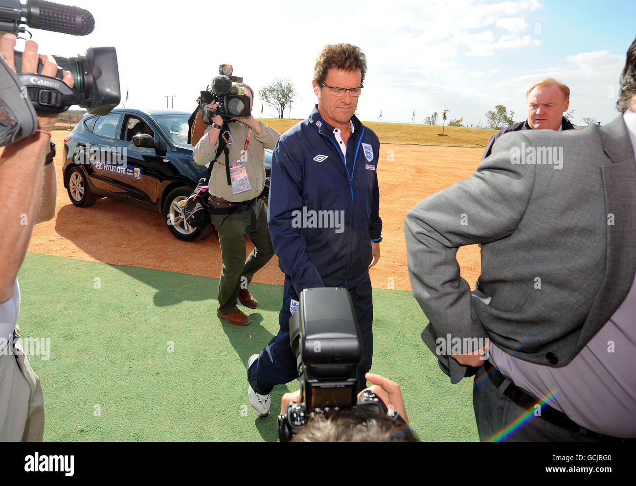Calcio - Coppa del mondo FIFA Sud Africa 2010 - Inghilterra Conferenza stampa - Royal Bafokeng Sports Complex. Il direttore inglese Fabio Capello arriva alla conferenza stampa presso il Royal Bafokeng Sports Complex di Rustenburg, Sudafrica. Foto Stock