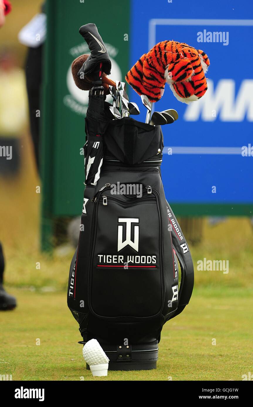 La borsa da golf che appartiene a Tiger Woods durante il primo round Del Campionato aperto 2010 a St Andrews Foto Stock