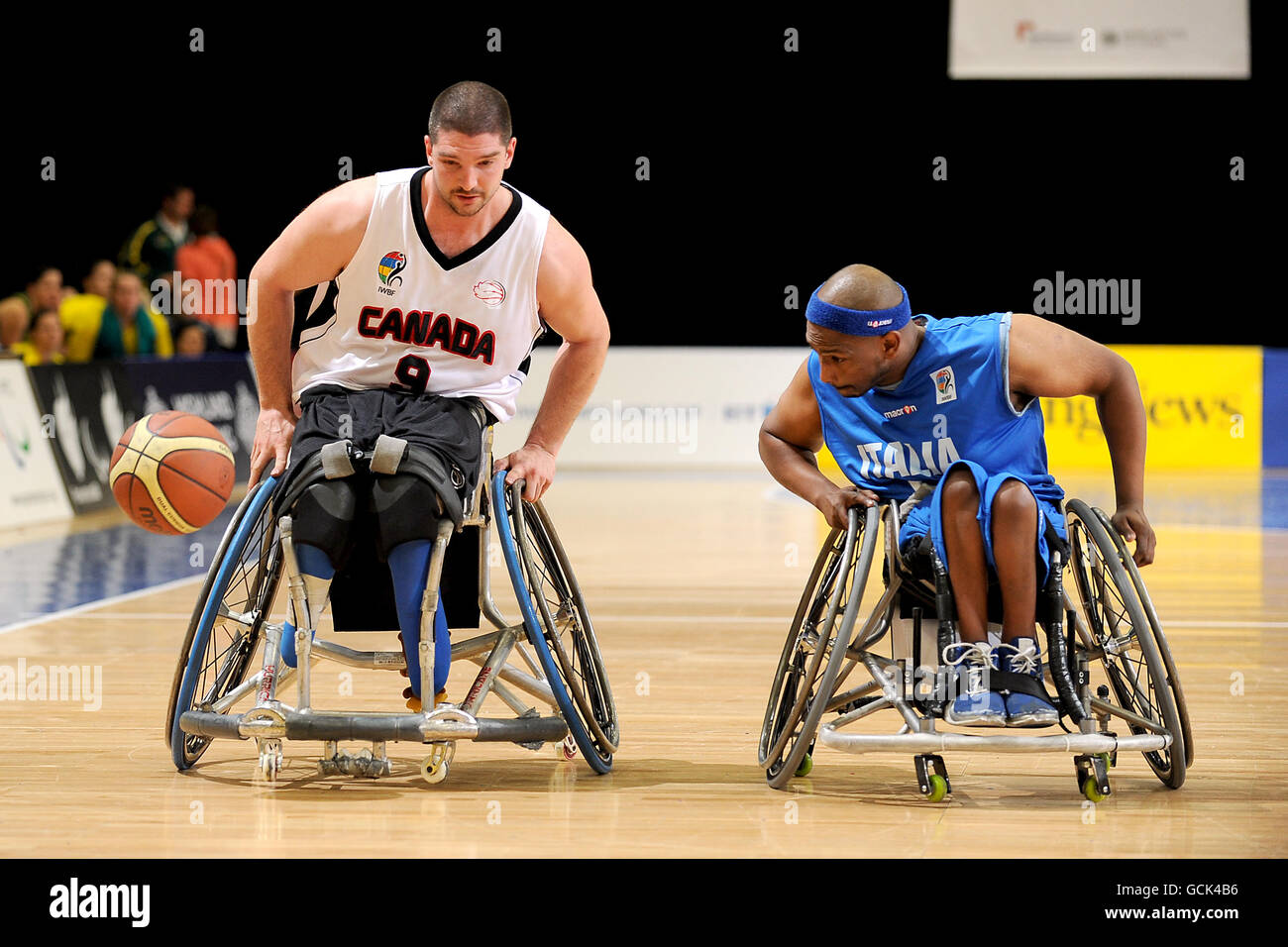 Paralimpiadi - BT Paralimpiadi Coppa del mondo 2010 - Day Five - Manchester. Ross MacDonald del Canada (a sinistra) e Mohamed Ali'Anna dell'Italia Foto Stock