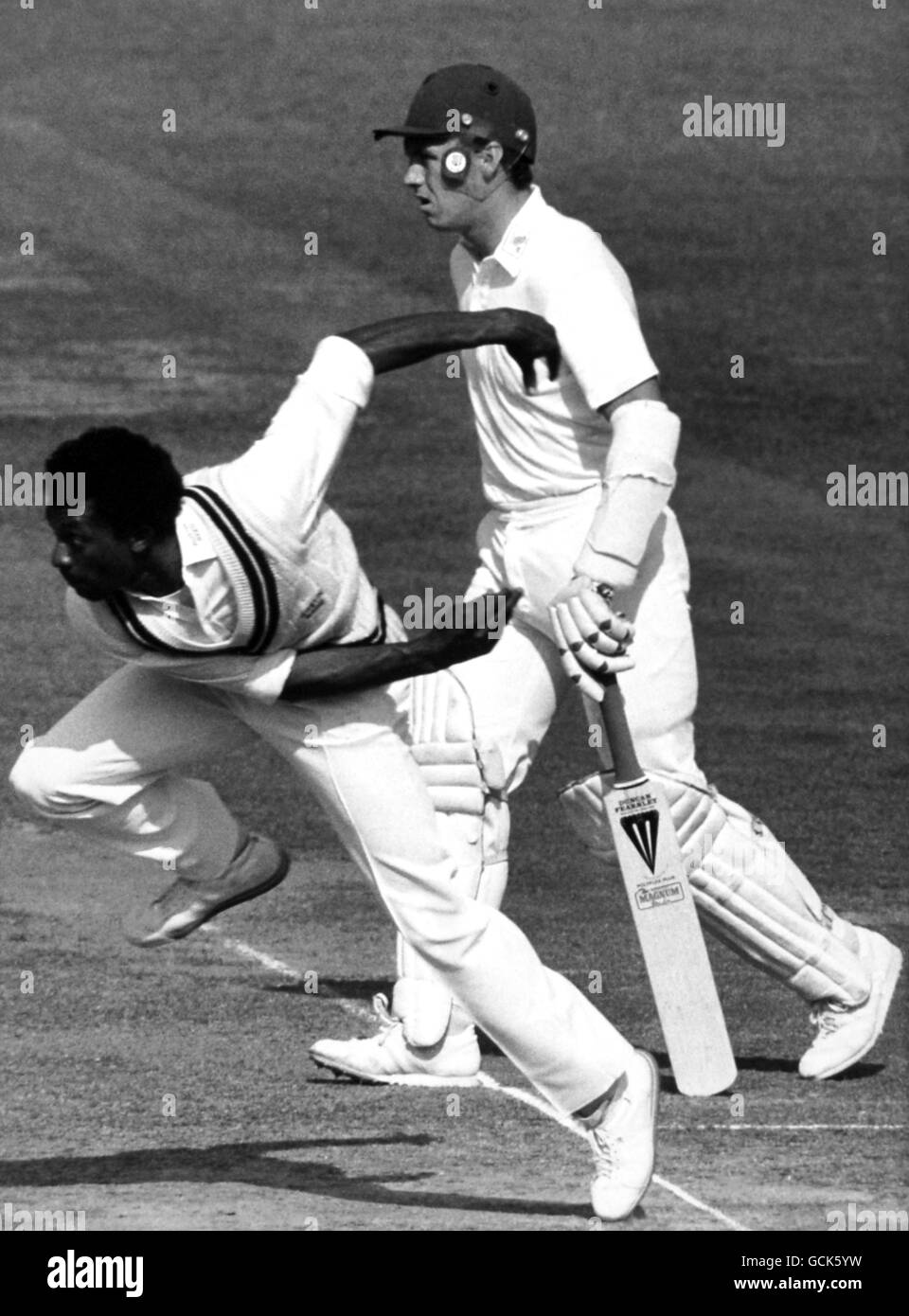 Cricket - Middlesex / Essex - Britannic Assurance County Championship 1985 - Lord's Cricket Ground. Il bowler Middlesex Neil Williams in azione Foto Stock