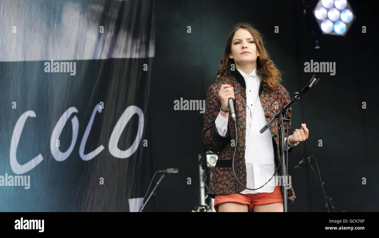 Coco Sumner (figlia di Sting) di i Blame Coco, si esibisce dal vivo il sabato a Lovebox, nel Victoria Park, nel centro di Londra. Foto Stock