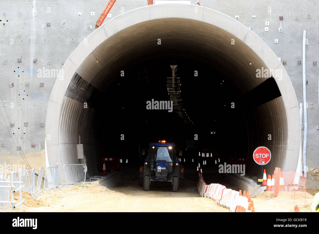 Continua il lavoro del tunnel stradale terrestre più lungo del Regno Unito a Hindhead, Surrey, quando il progetto entra nel suo ultimo anno di costruzione. Foto Stock