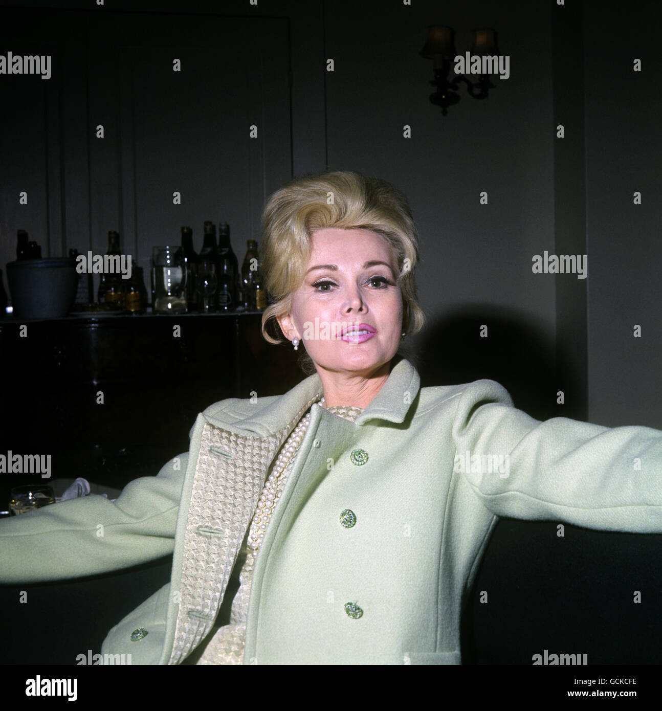 Intrattenimento - Zsa Zsa Gabor - Londra. La star del cinema Zsa Zsa Gabor al suo hotel di Londra. Foto Stock