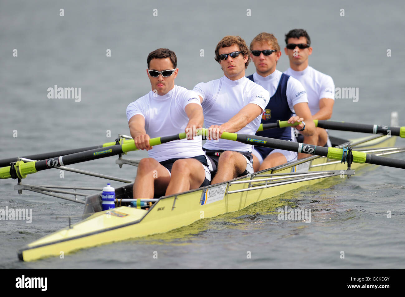 London Rowing Club 'B' in acion durante la regata Henley Royal a Henley-on-Thames, Oxford. Foto Stock