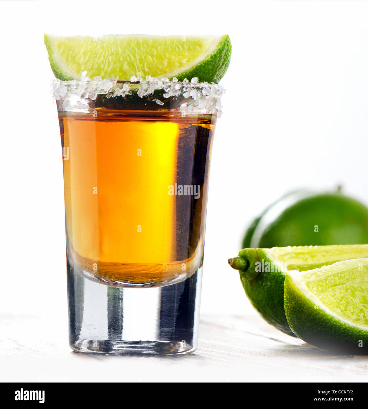 Tequila shot con calce . Messa a fuoco selettiva Foto Stock