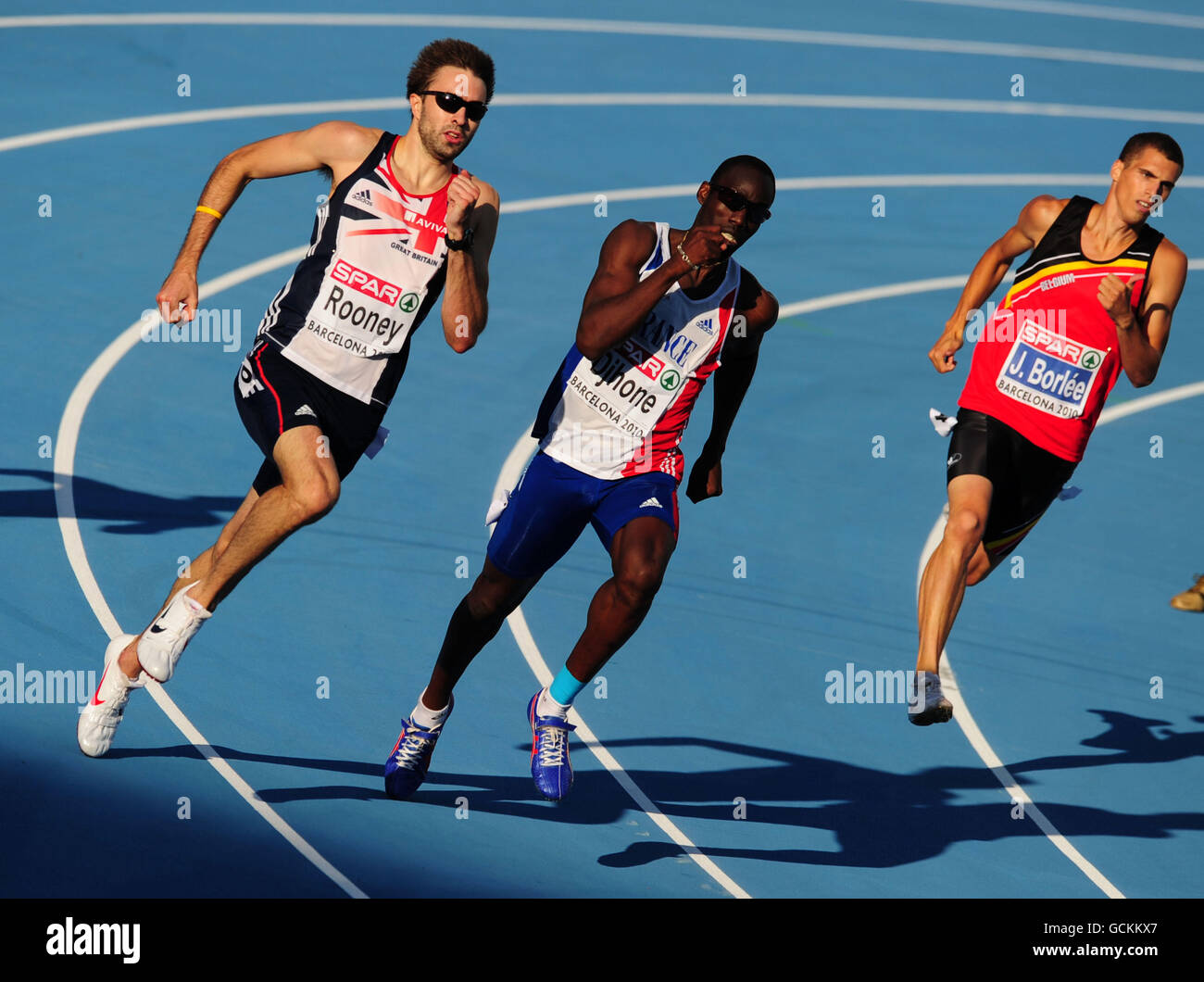 Il Martyn Rooney della Gran Bretagna in azione durante i 400 metri degli uomini Semifinale a fianco di Leslie Djhone in Francia e Jonathan Borlee in Belgio Foto Stock