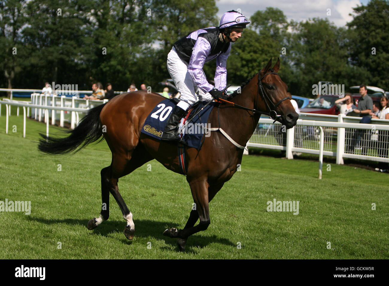 Jockey David Allan a mezzanotte Martini va a postare per Il William Hill Great St Wilfrid Foto Stock