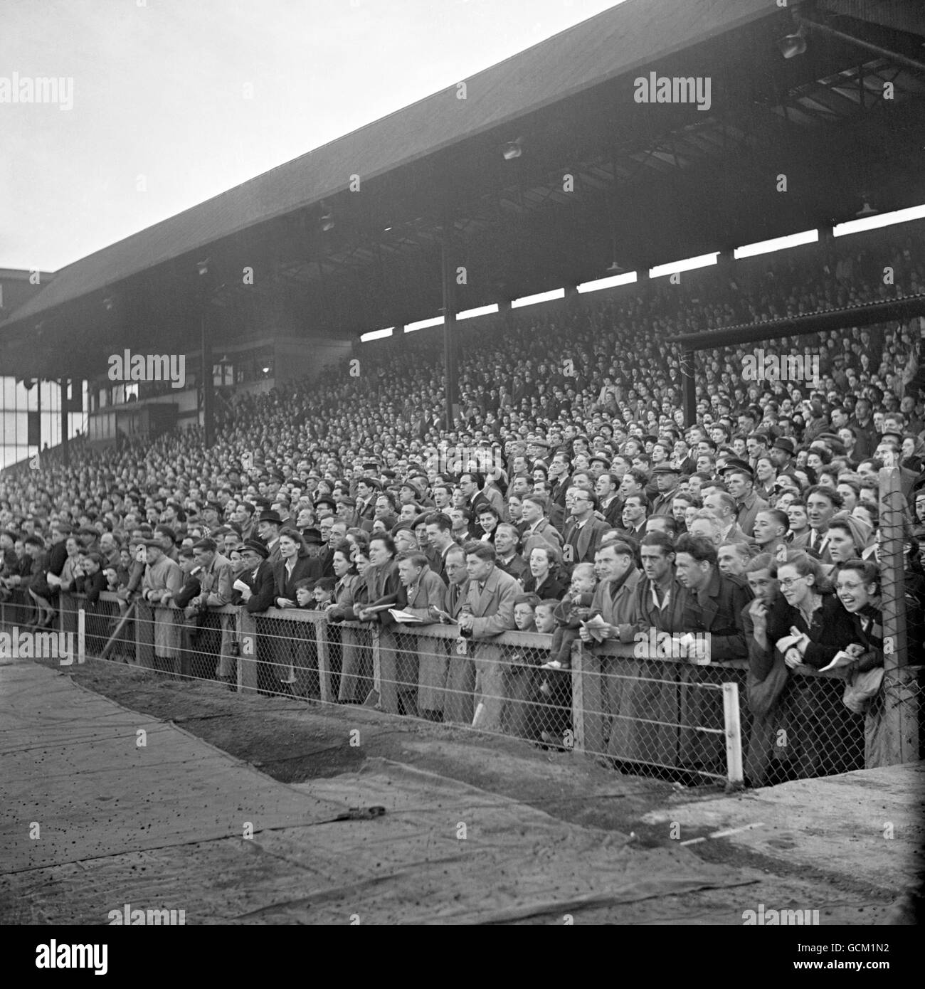Autodromo, stadio New Cross. La folla al circuito new Cross speedway Foto Stock