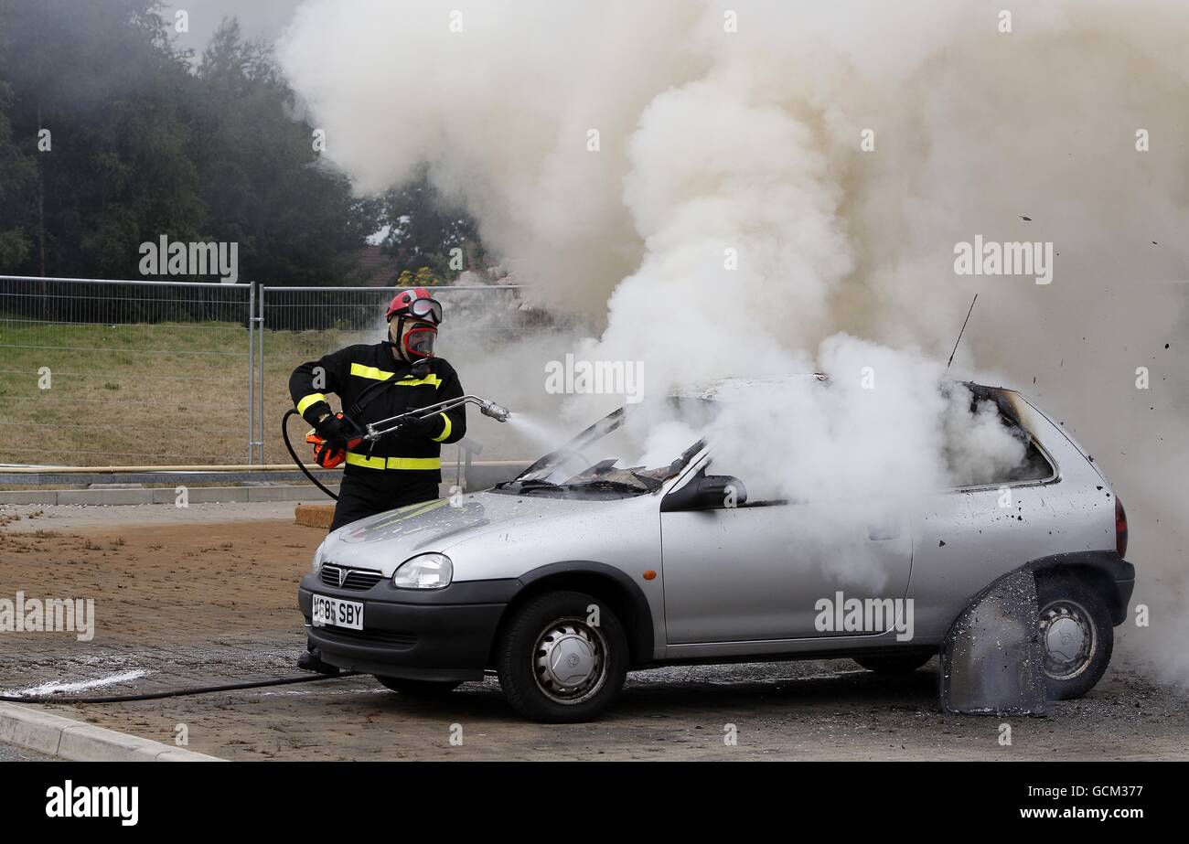 30,000 motocicli che vengono utilizzati in un programma pilota di sei mesi come primi nel Regno Unito per affrontare piccoli incendi in Merseyside. Foto Stock