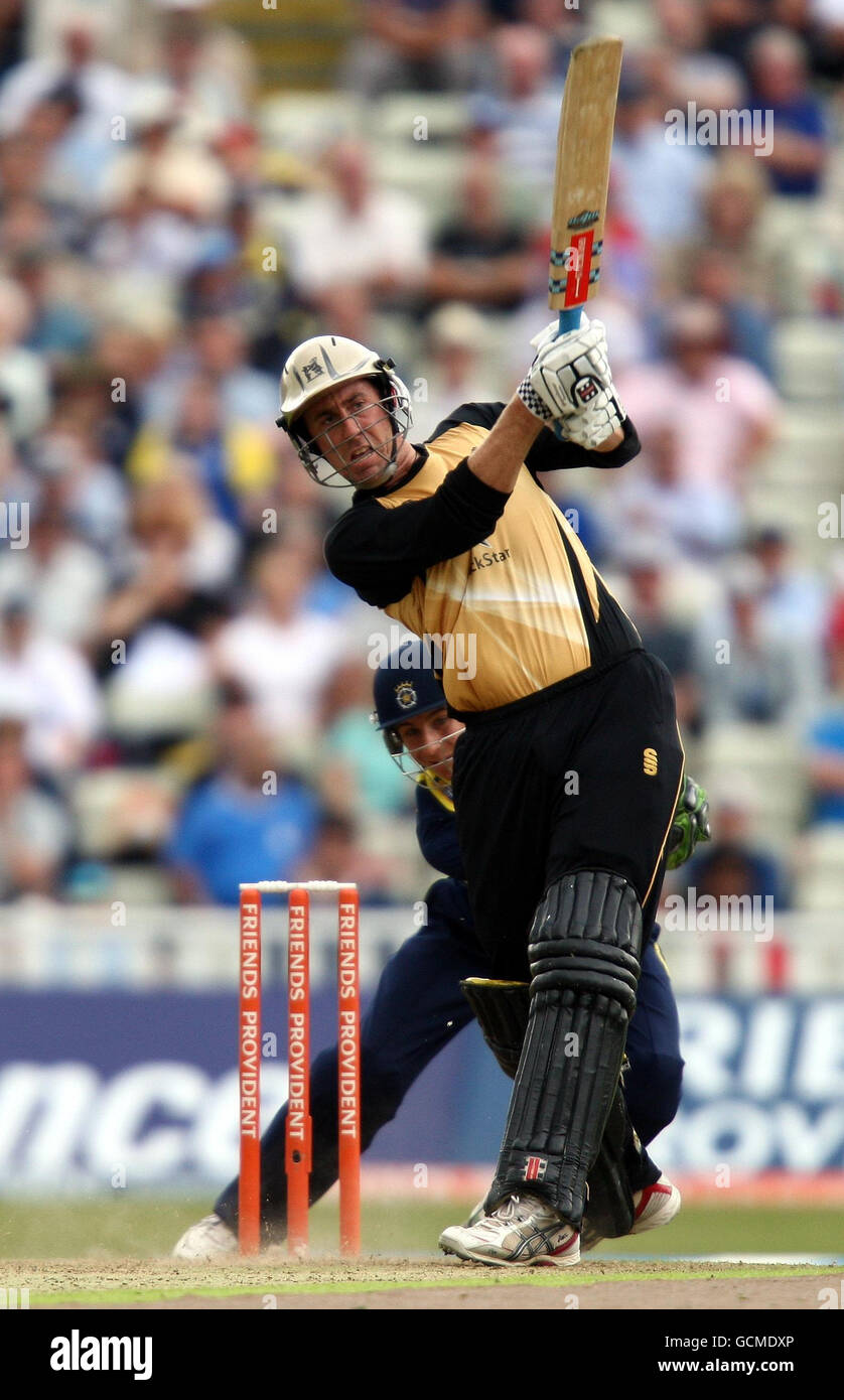 Ricky Clarke di Warwickshire durante i suoi inning del 27 durante la partita finale del quarto t20 di Friends Provident a Edgbaston, Birmingham. Foto Stock