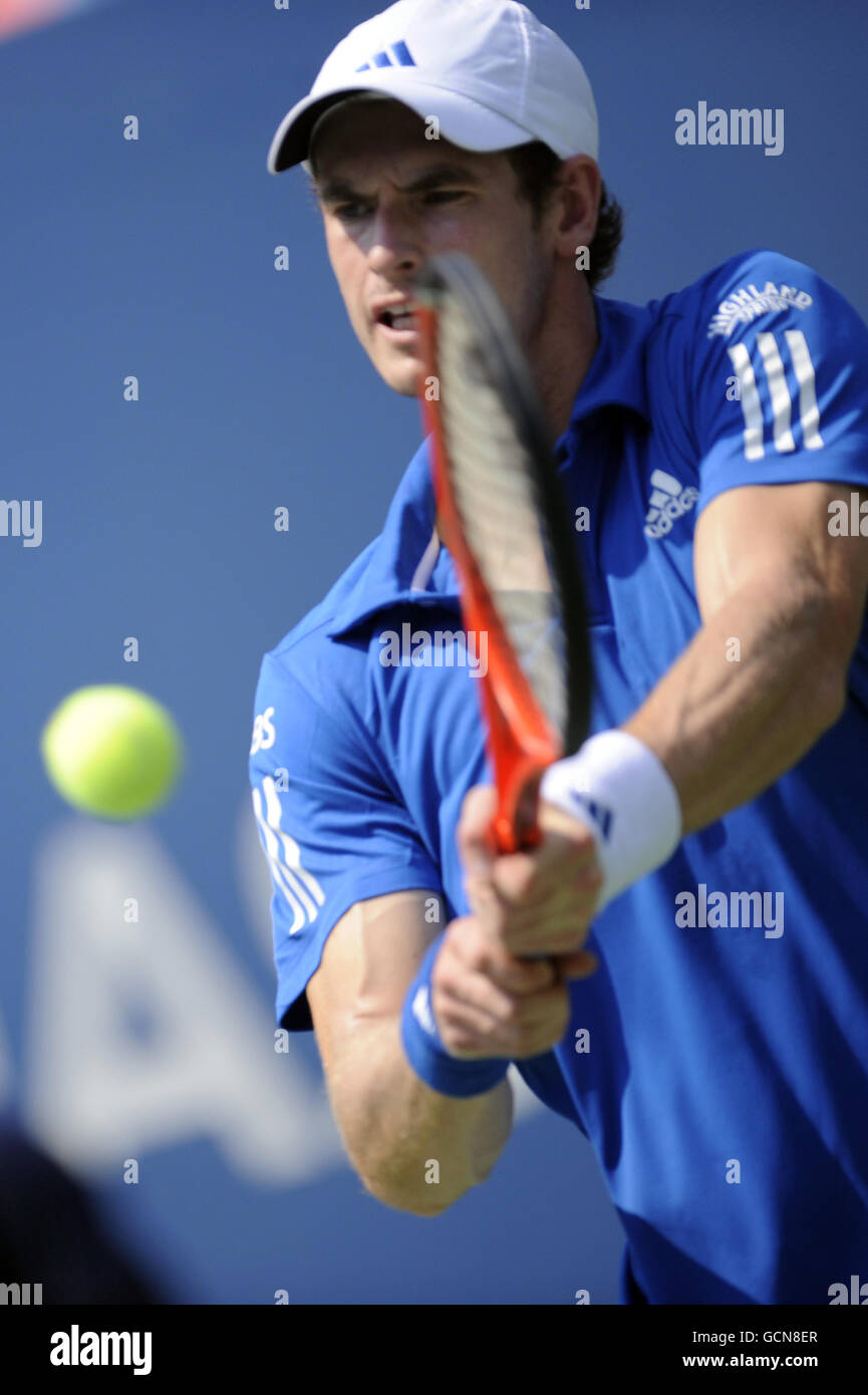 Andy Murray della Gran Bretagna durante la sua partita contro Lukas Lacko della Slovacchia durante il terzo giorno degli US Open, a Flushing Meadows, New York, USA. Foto Stock