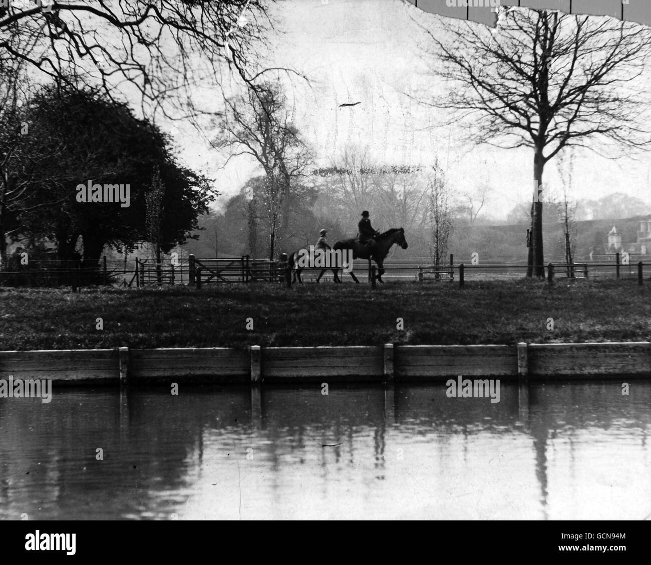 La principessa Elizabeth raggiunse l'età importante di sette anni venerdì 21 aprile 1933 e trascorse parte del suo compleanno a cavallo sul suo pony preferito nel Windsor Great Park Foto Stock