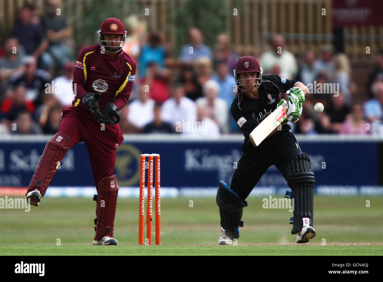 Cricket - Friends provident Twenty20 - Quarter Final - Somerset Sabers contro Northamptonshire Steelbacks - The County Ground. James Hildarth di Somerset in azione di battuta Foto Stock