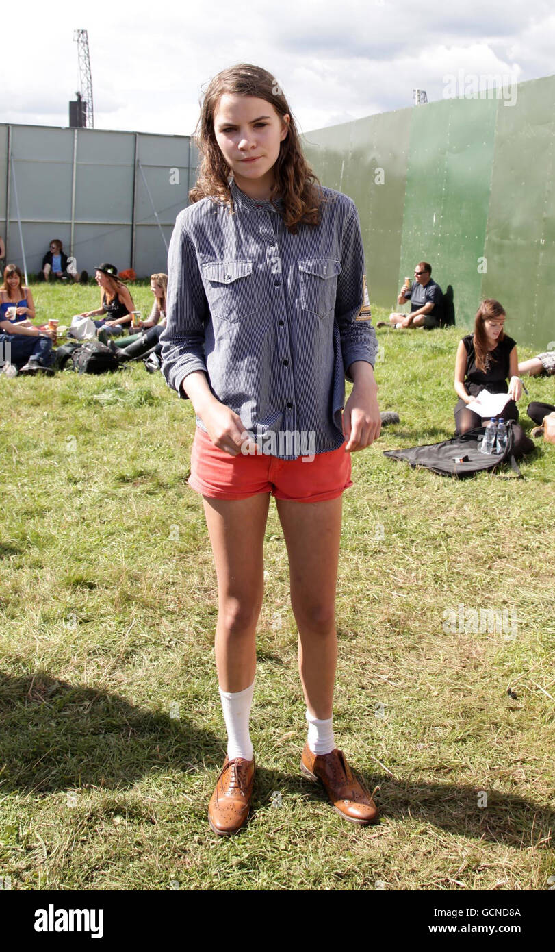 Coco Sumner backstage al Reading Festival, tenuto a Richfield Avenue. Foto Stock