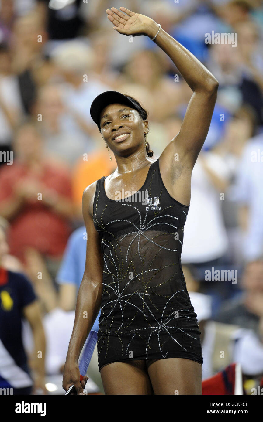 Venus Williams degli Stati Uniti in azione contro Mandy Minella del Lussemburgo durante il quinto giorno degli US Open, a Flushing Meadows, New York, USA. Foto Stock