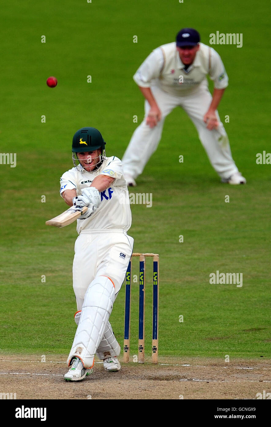 Cricket - Liverpool Victoria County Championship - Divisione uno - giorno tre - Nottinghamshire / Yorkshire - Trent Bridge. Chris Read di Nottinghamshire colpisce durante la partita del LV County Championship a Trent Bridge, Nottingham. Foto Stock