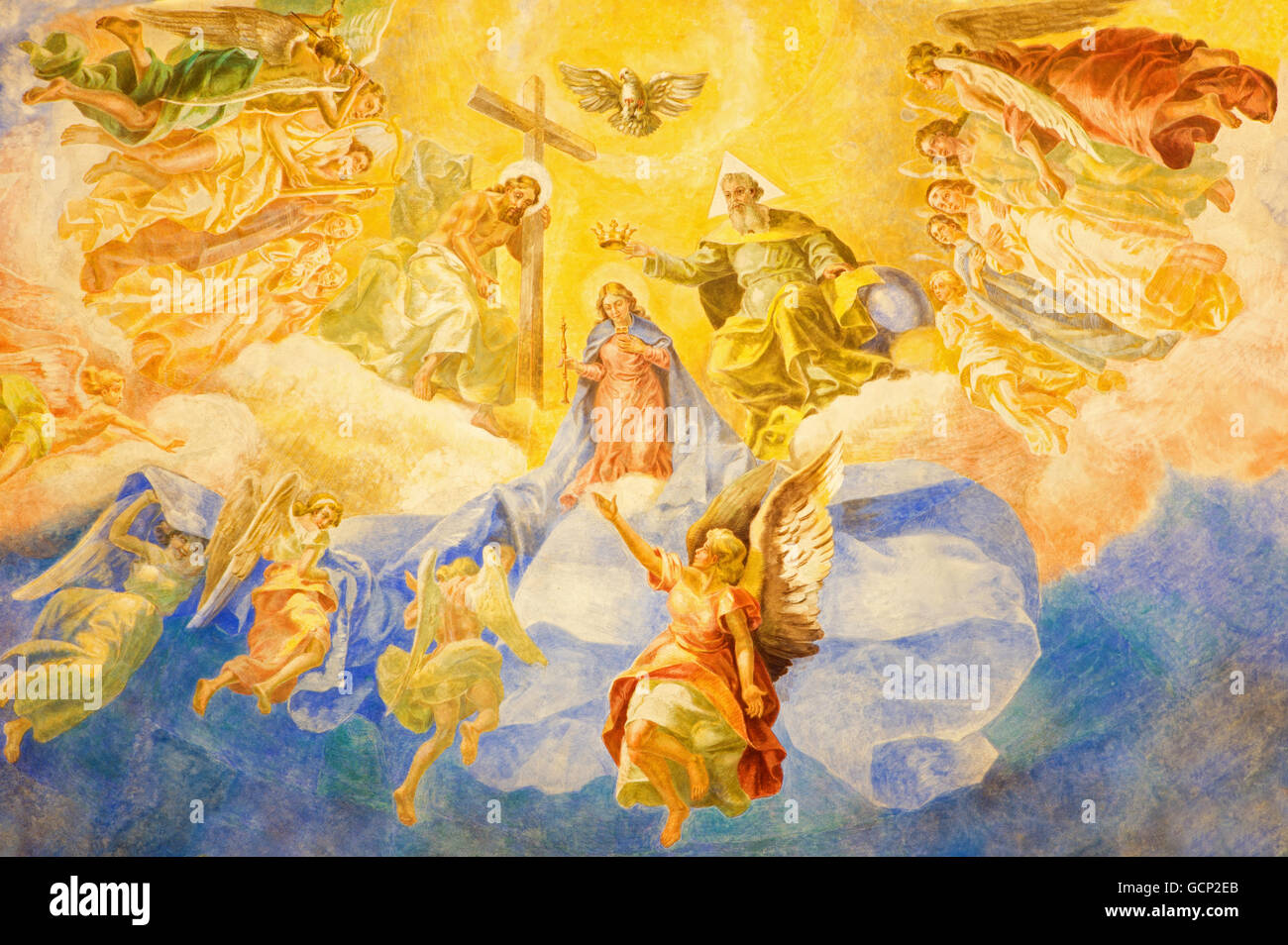 Roma, Italia - 10 Marzo 2016: l'affresco Incoronazione della Madonna (1957-1965) nella chiesa basilica di Santa Maria Ausiliatrice Foto Stock