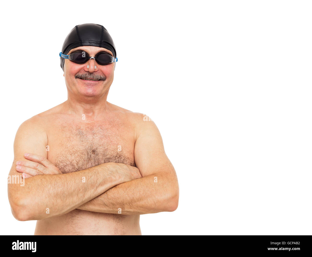 La preparazione di nuotare: un uomo anziano nuota per mantenere la forma fisica Foto Stock