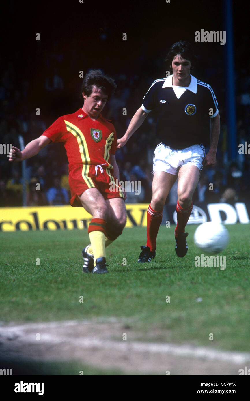 Brian Flynn, Galles (l) e George Burley, Scozia (r) Foto Stock