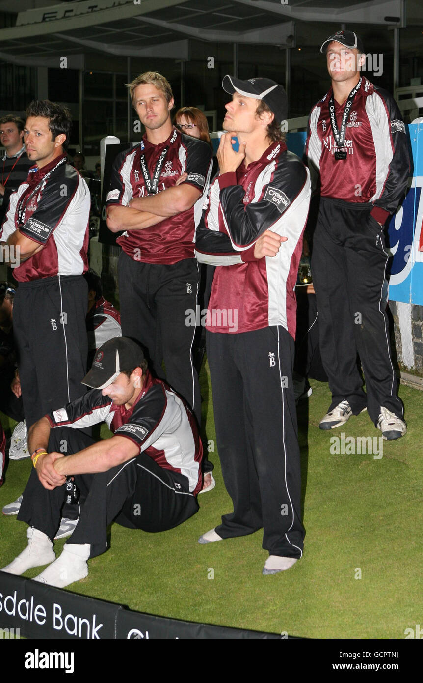 Ha deposto i giocatori del Somerset che hanno finito i secondi classificati in tutte e 3 le competizioni della contea nel 2010 durante la finale della Clydesdale Bank 40 al Lord's Cricket Ground, Londra. Foto Stock