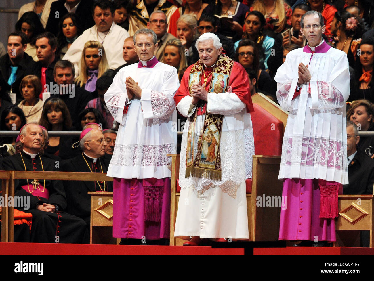 Papa Benedetto XVI conduce una Veglia di preghiera ad Hyde Park a Londra, il terzo giorno della sua visita di Stato. Foto Stock