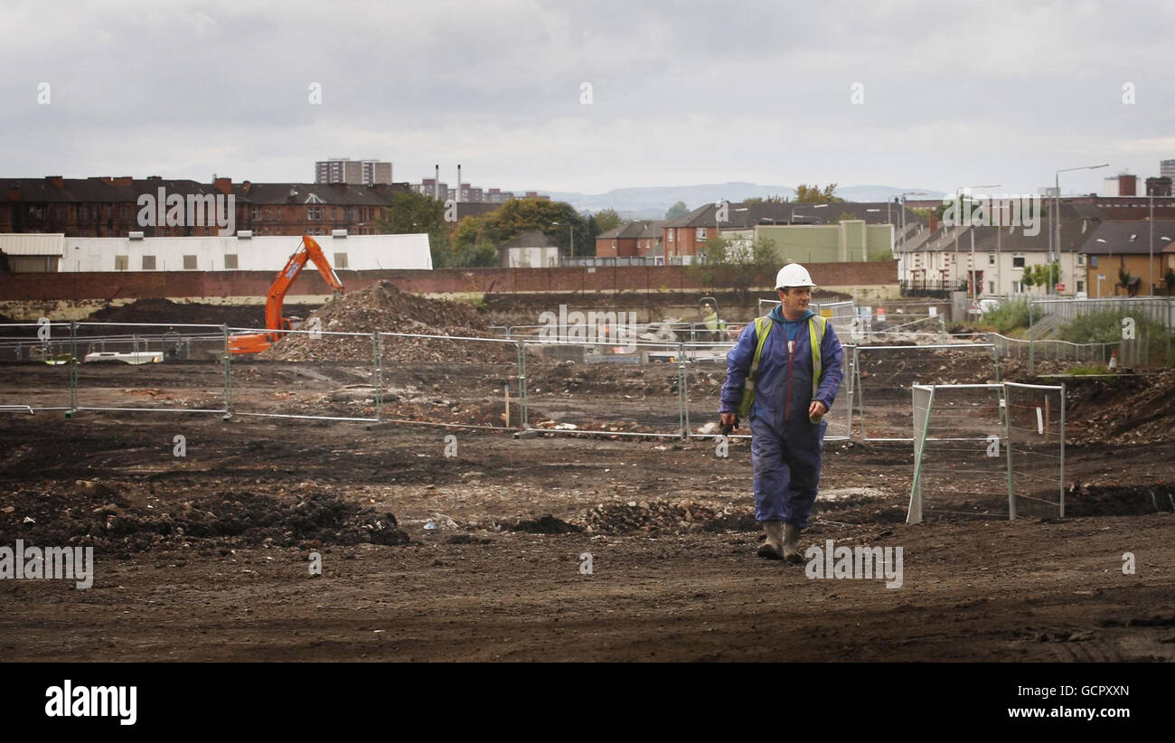 Vista generale dei lavori di risanamento iniziali per il quartiere residenziale e il Commonwealth Games Village a Glasgow. Foto Stock