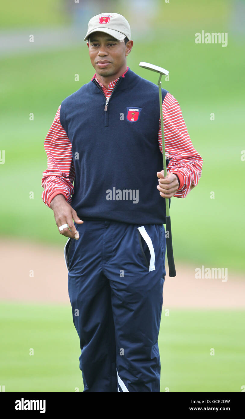 Golf - 38th Ryder Cup - Europa v USA - Practice Day Three - Celtic Manor Resort. USA's Tiger Woods durante il suo turno finale di pratica Foto Stock