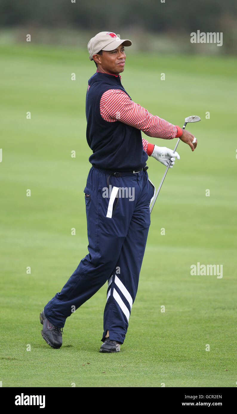 Golf - 38th Ryder Cup - Europa v USA - Practice Day Three - Celtic Manor Resort. USA's Tiger Woods durante il suo turno finale di pratica Foto Stock
