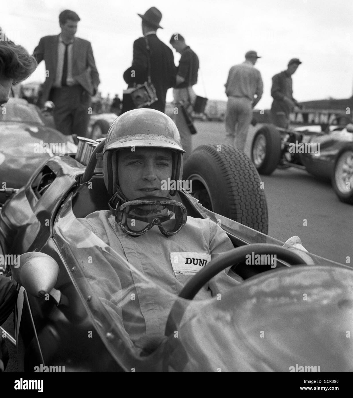 Motor Racing - Trofeo Guards Internazionale - Brands Hatch. Sheffield è il pilota di corse Trevor Taylor di Brands Hatch per il Guards Trophy Meet. Foto Stock