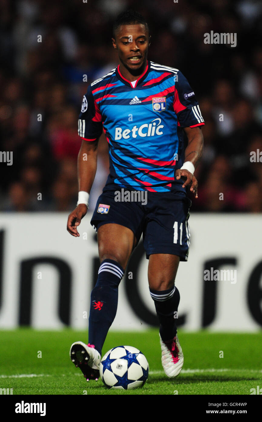 Calcio - UEFA Champions League - Gruppo B - Olympique Lyonnais / FC Schalke 04 - Stade de Gerland. Michel Bastos, Olympique Lyonnais Foto Stock