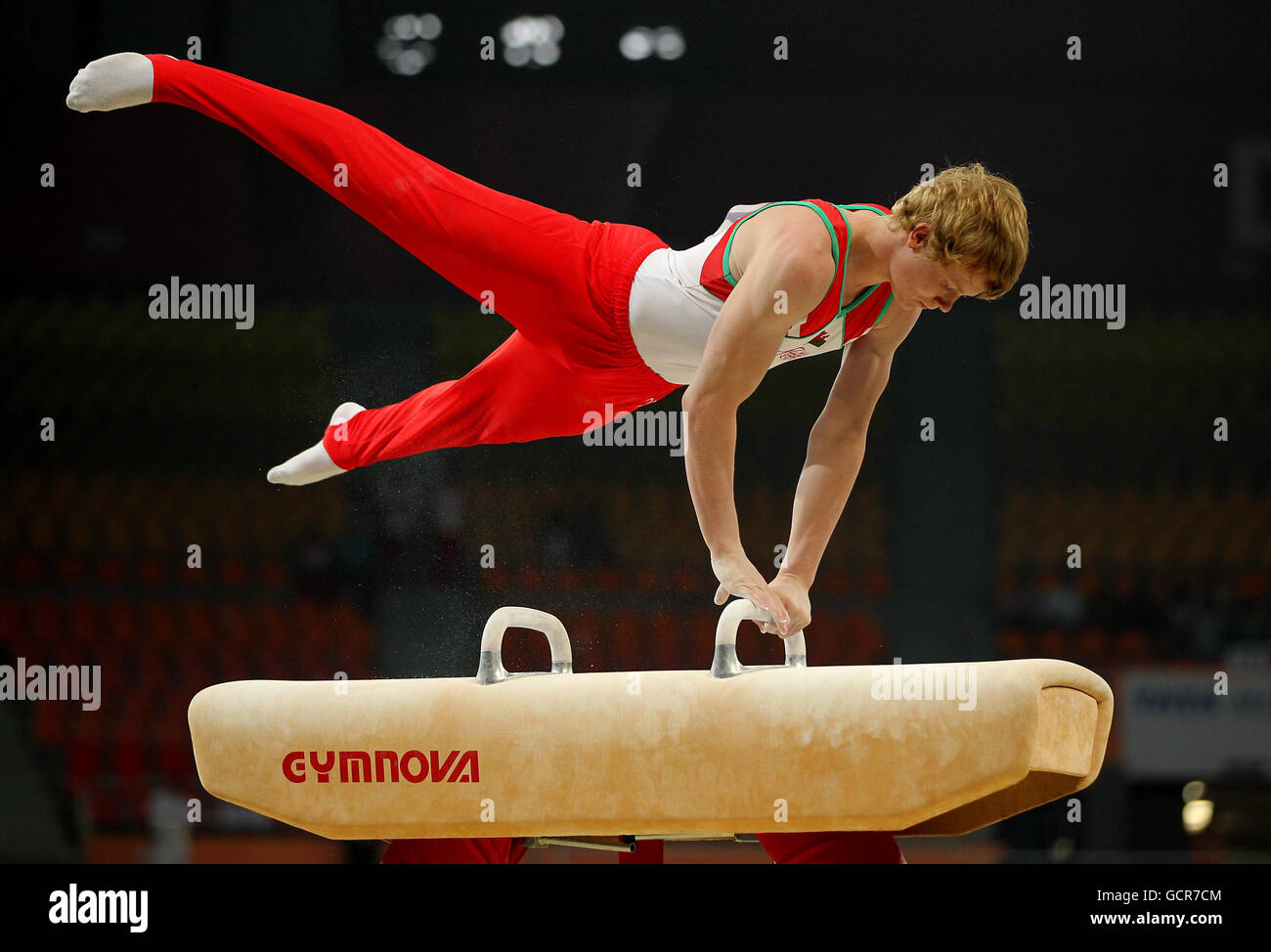 Alex Thomas Rothe del Galles in azione sul Cavallo Pommell nella Ginnastica artistica maschile durante il giorno uno dei Giochi del Commonwealth 2010 all'Indira Gandhi Arena di New Delhi, India. Foto Stock