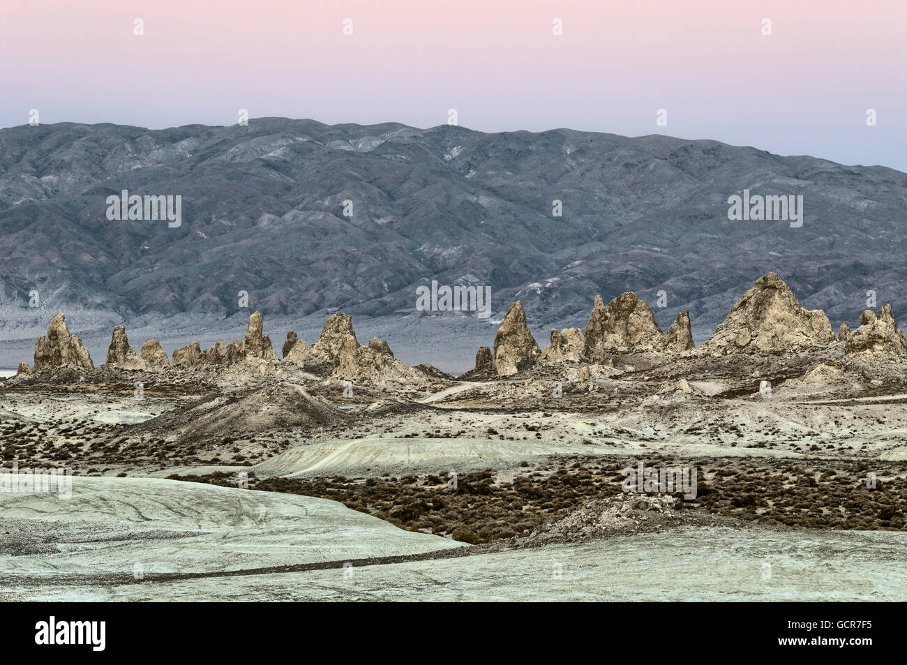 Trona pinnacoli in Twilight, Searles Valley, California Foto Stock