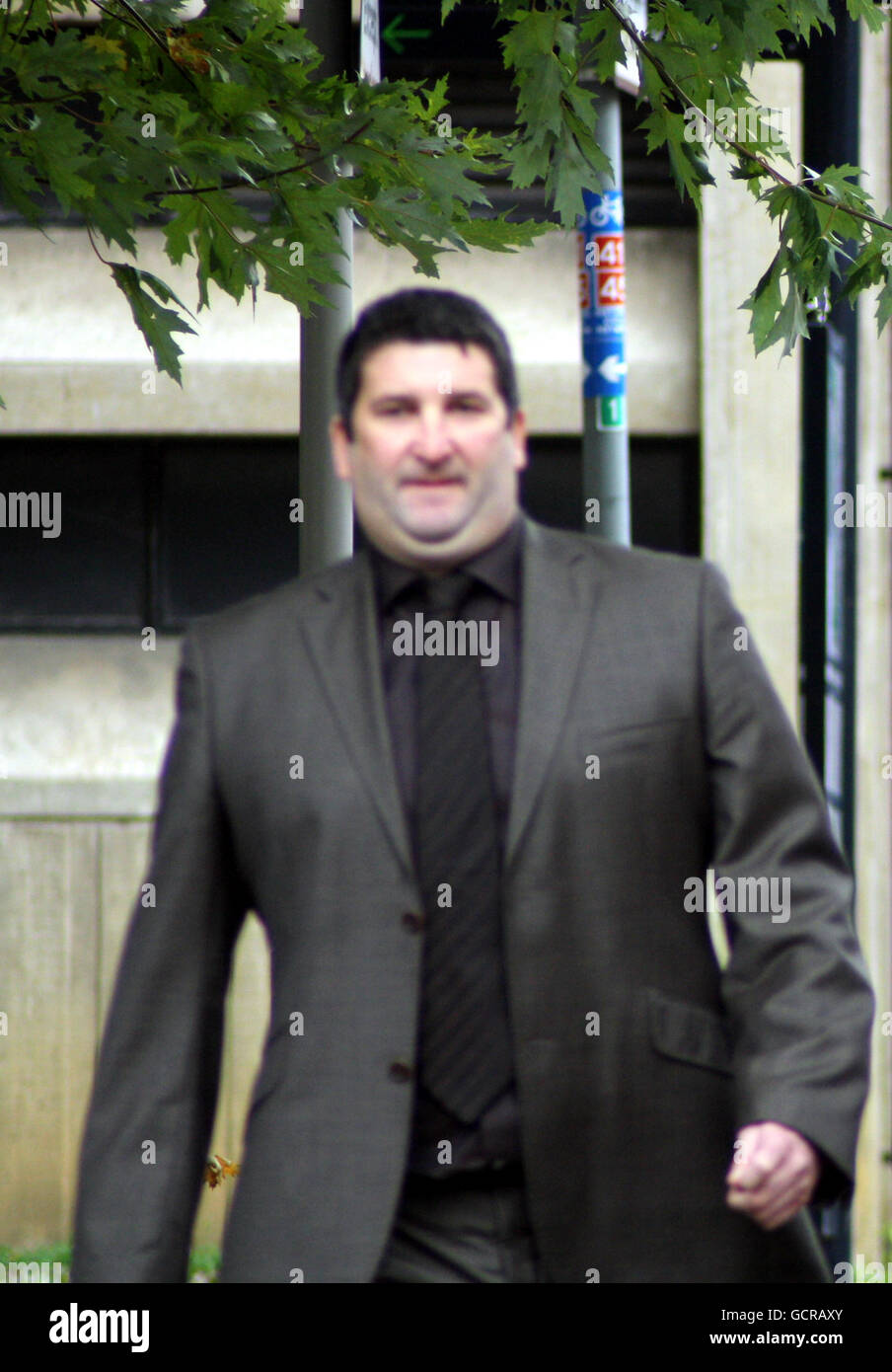 LA MIGLIORE QUALITÀ DISPONIBILE Richard Martini arriva alla corte della Corona di Gloucester dove sua moglie è stata condannata dopo aver ammesso rubare 1.6 milioni dai suoi datori di lavoro studio legale. Tutte le accuse contro di lui sono state abbandonate. Foto Stock