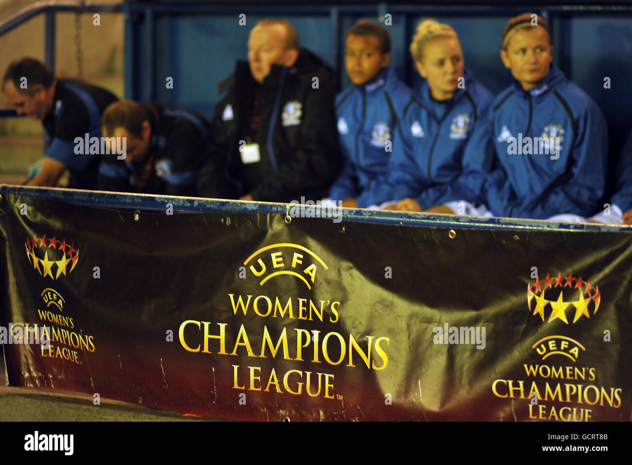 Calcio - UEFA Women's Champions League - Round of 32 - seconda tappa - Everton v MTK Hungaria - Stobart Stadium Halton. Segnaletica femminile Champions League di fronte alla panchina Everton Foto Stock