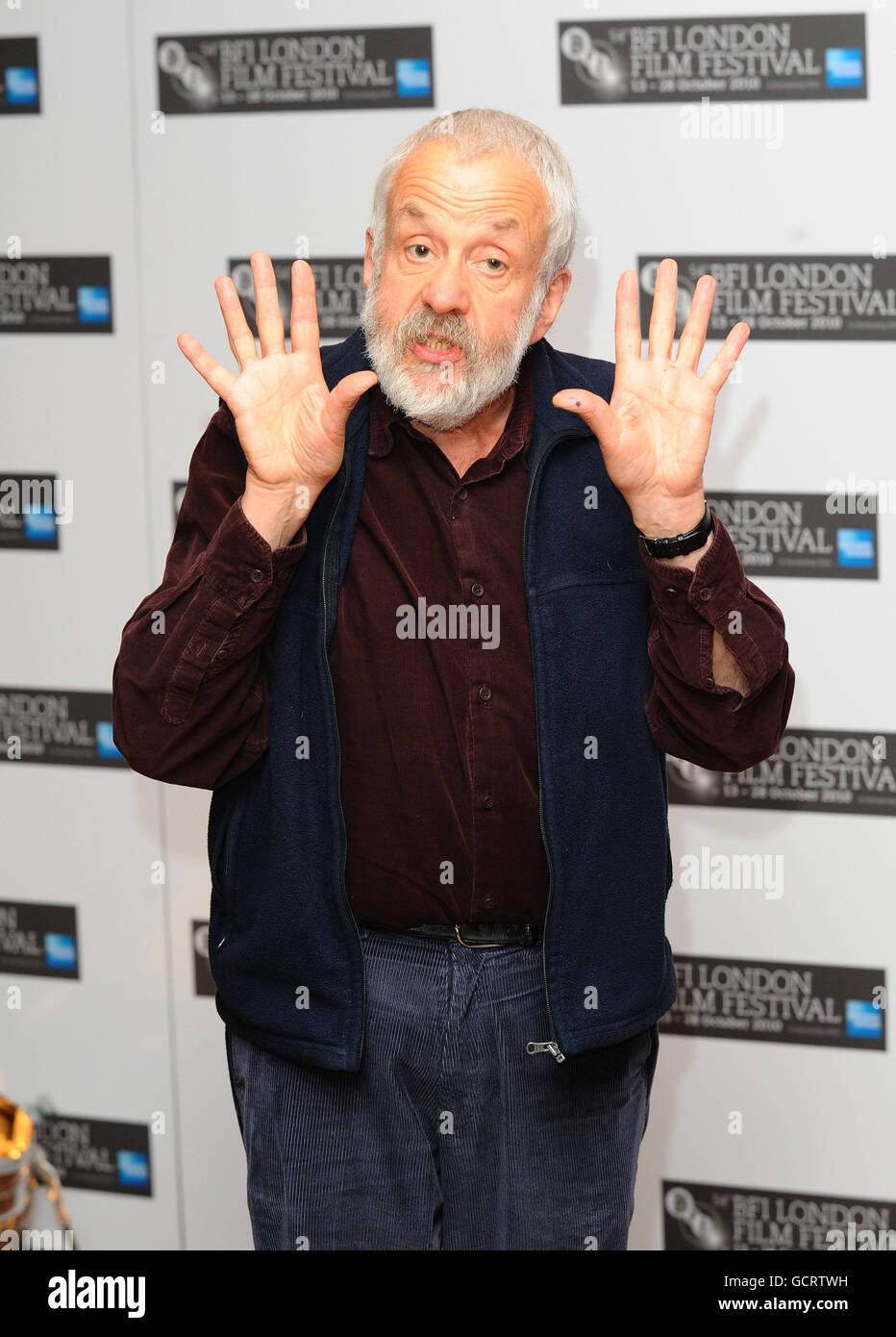 Il regista Mike Leigh a una fotocellula per il nuovo film un altro anno è stato presentato al 54esimo Festival del film di Londra della BFI al cinema Vue West End di Londra. Foto Stock