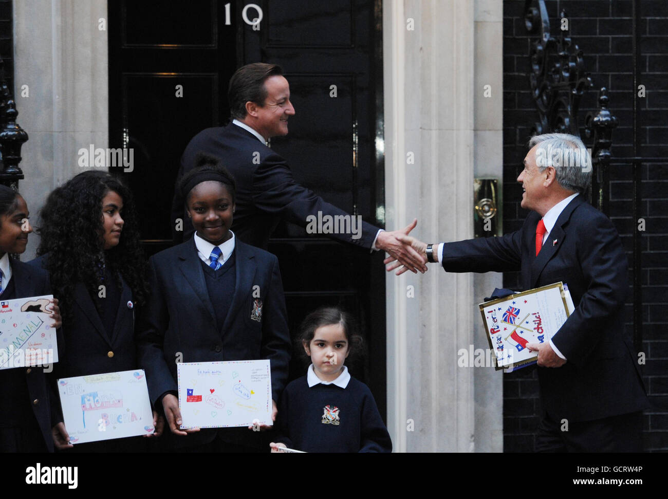 Il presidente cileno Sebastian Pinera dice Arrivederci al primo ministro David Cameron dopo la sua visita a Downing Street, Londra. Foto Stock