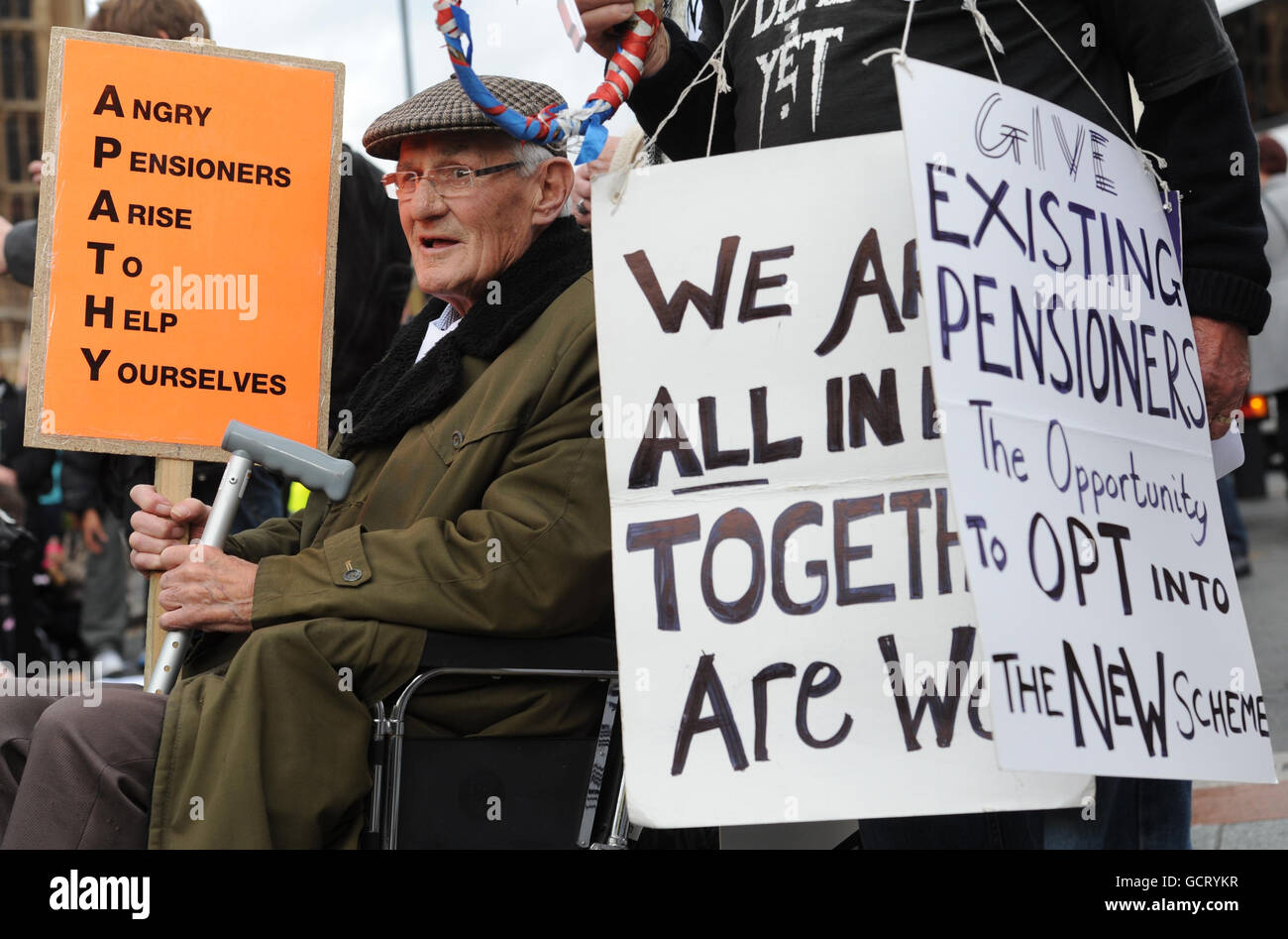 Riforma delle pensioni. I pensionati di Westminster si dimostrano contrari ai tagli alle pensioni, alle prestazioni e ai servizi di assistenza. Foto Stock