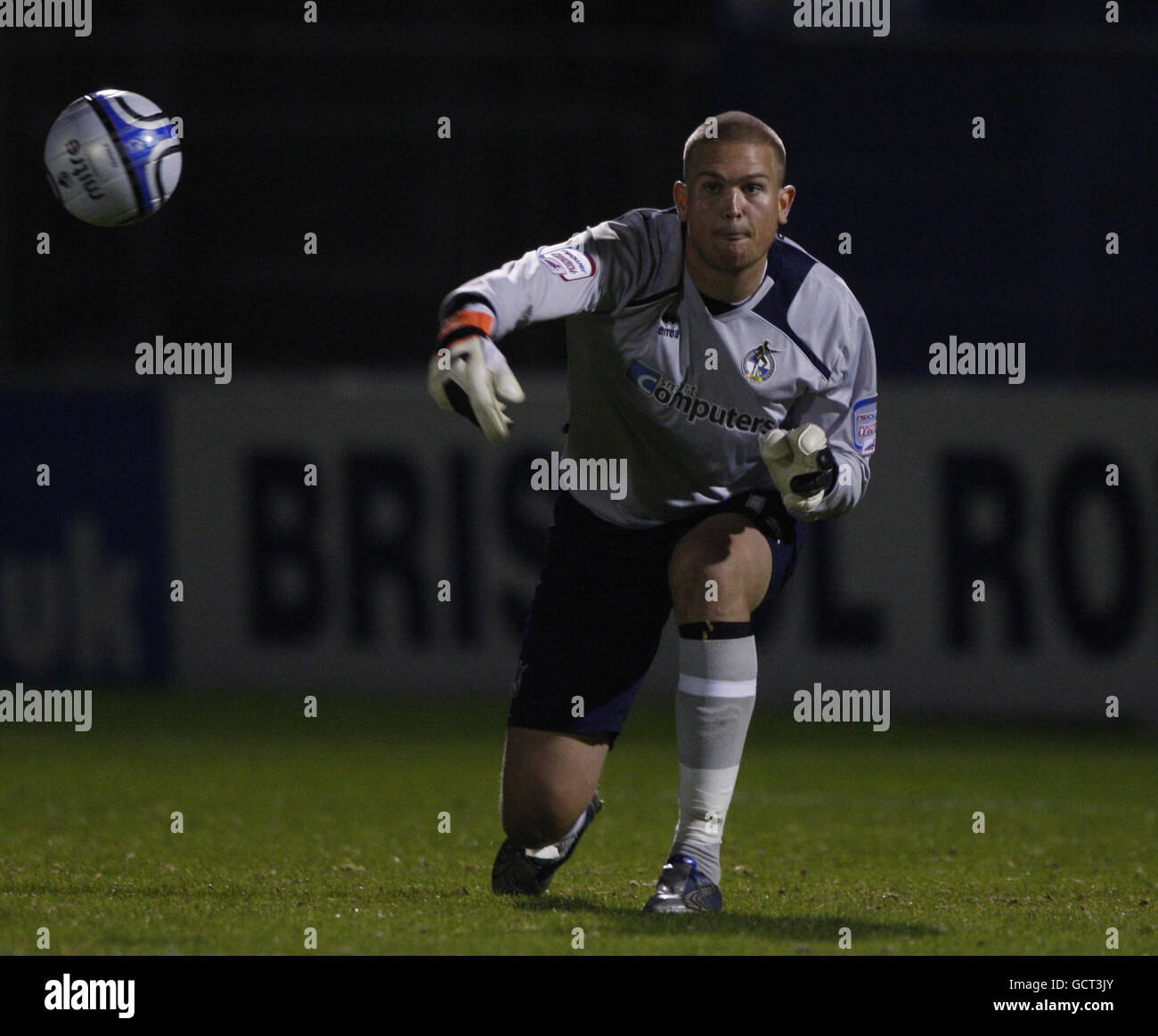 Calcio - Johnstones Paint Trophy - Sezione Sud - seconda tornata - Bristol Rover v Aldershot Town - Memorial Stadium. Mikkel Andersen, portiere di Bristol Rovers Foto Stock