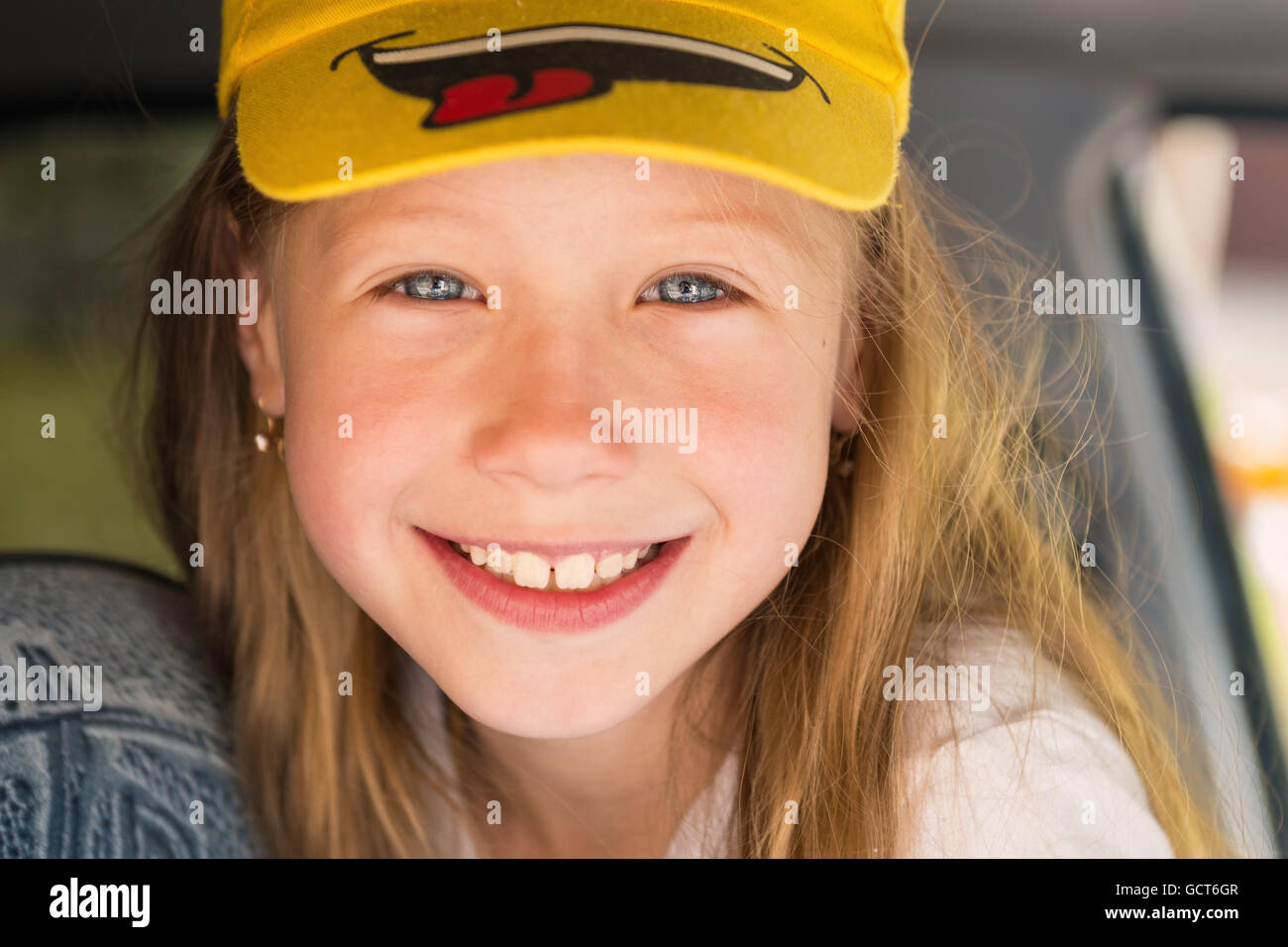 Ritratto di bella felice bambina closeup Foto Stock