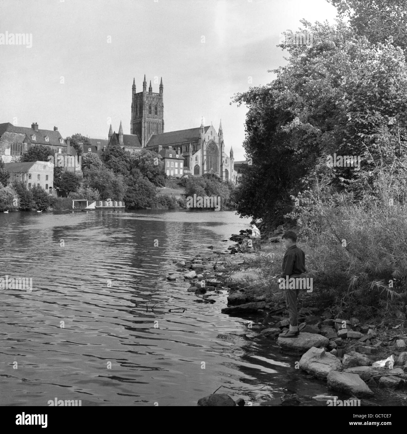 Edifici e monumenti - Worcester. Cattedrale di Worcester, vista dalle rive del fiume Severn. Foto Stock